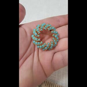 Vintage Gold tone Turquoise colored stones brooch B2